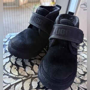 UGG Kids Black Boots Suede Winter Boots with Velcro Strap (Toddler)
